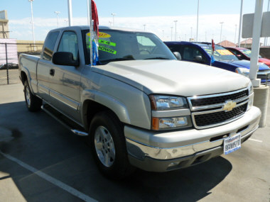 2007 Chevrolet Silverado (Classic) 1500 Extended Cab LS Pickup 4D 6 1/2 ft