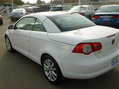 2007 Volkswagen Eos 3.2L Hard Top Convertible 2D