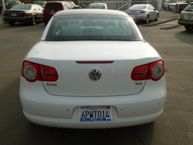 2007 Volkswagen Eos 3.2L Hard Top Convertible 2D